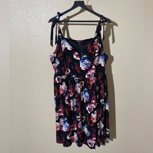 Torrid Floral Print Tunic Top - Black, Red, Blue - Picture 1 of 7